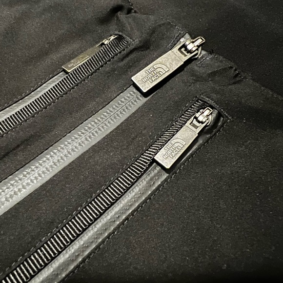 Northface Waterproof, Insulated Ski Pants/ Snow Bibs Womens - Picture 8 of 13